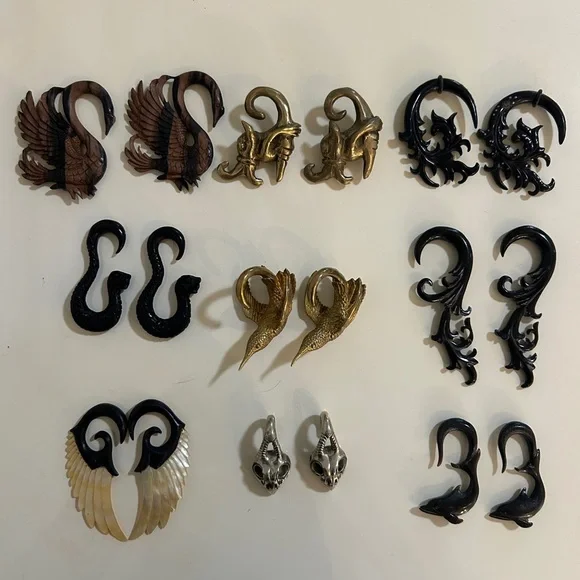 Lot of 9 beautiful organic hangers size 2 TAWAPA brass, bone, wood - Picture 1 of 12